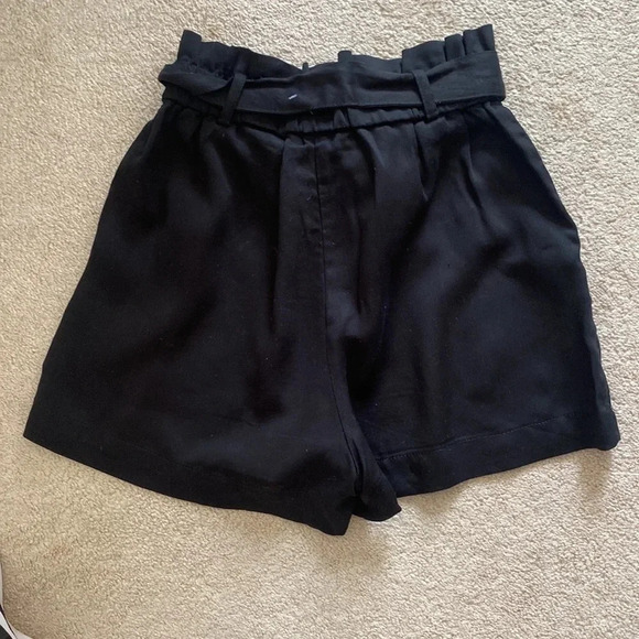 H&M paperbag high waist shorts size 4 black elastic waist with belt - Picture 4 of 6